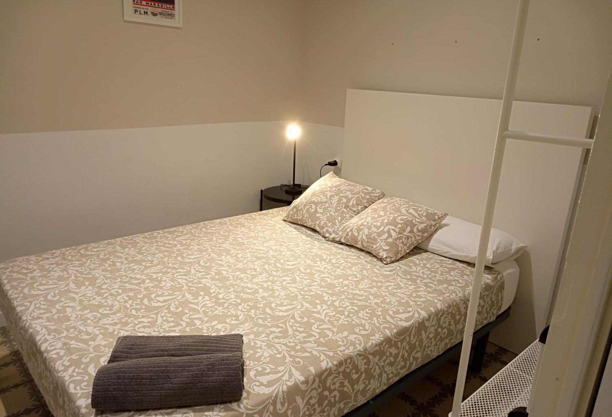 Hostel Amat Private Near Plaza Universitat